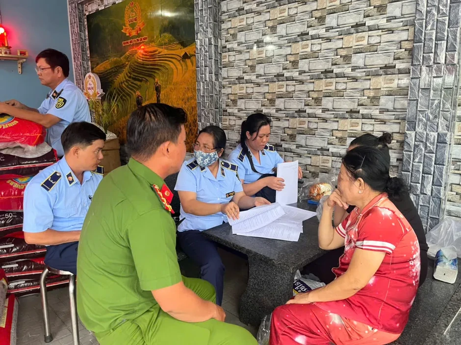 Phát hiện cơ sở kinh doanh khoảng 5 tấn gạo không rõ nguồn gốc xuất xứ Phát hiện cơ sở kinh doanh khoảng 5 tấn gạo không rõ nguồn gốc xuất xứ