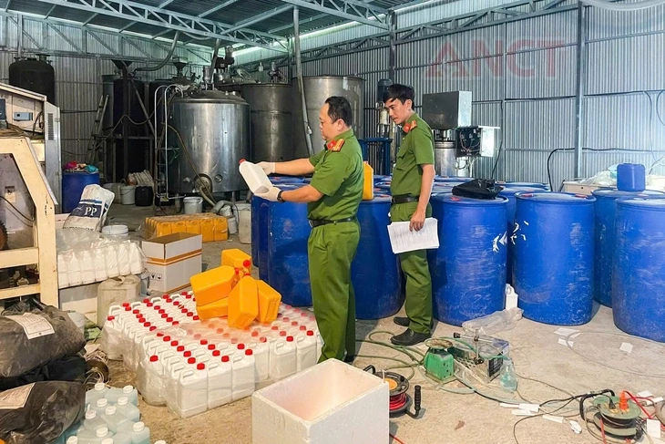 Phát hiện cơ sở sản xuất, pha chế phân bón nông nghiệp không có giấy chứng nhận đăng ký Phát hiện cơ sở sản xuất, pha chế phân bón nông nghiệp không có giấy chứng nhận đăng ký