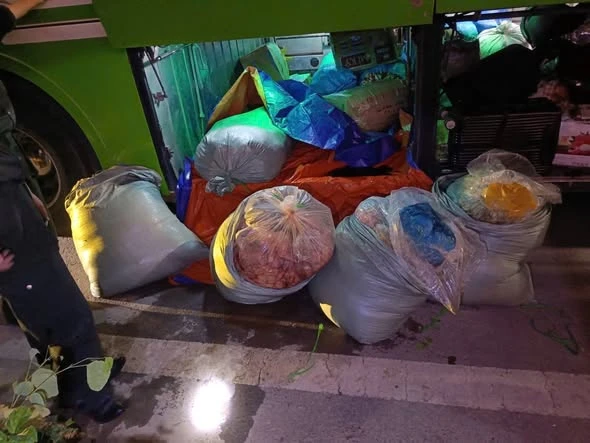 Phát hiện gần 500kg mỡ lợn bốc mùi thối đang trên đường đi tiêu thụ Phát hiện gần 500kg mỡ lợn bốc mùi thối đang trên đường đi tiêu thụ