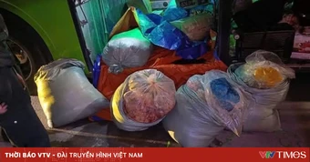 Phát hiện gần 500kg mỡ lợn bốc mùi thối đang trên đường đi tiêu thụ