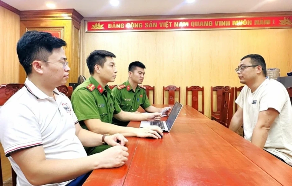 Phát hiện gần 6.000 tấn chất thải từ trại lợn 'xả bẩn' ra môi trường