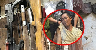 Phát hiện heroin cùng 2 khẩu súng đã nạp đạn khi khám xét nhà 'con nghiện'