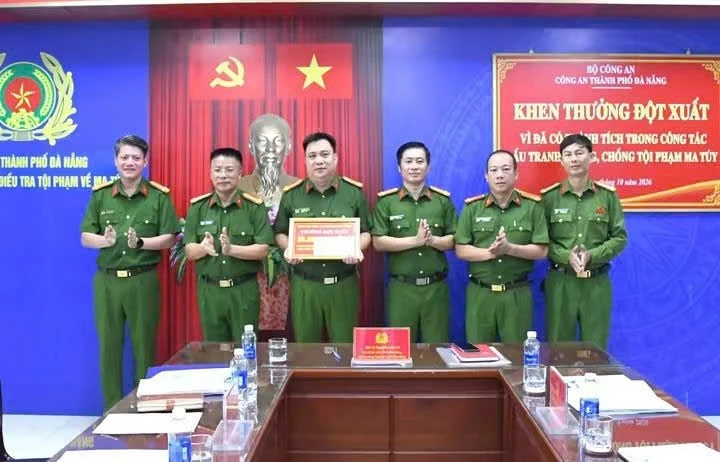 Phát hiện hơn 1.800 người dương tính ma túy sau 45 ngày đêm ‘vây quét’ ở Đà Nẵng Phát hiện hơn 1.800 người dương tính ma túy sau 45 ngày đêm ‘vây quét’ ở Đà Nẵng