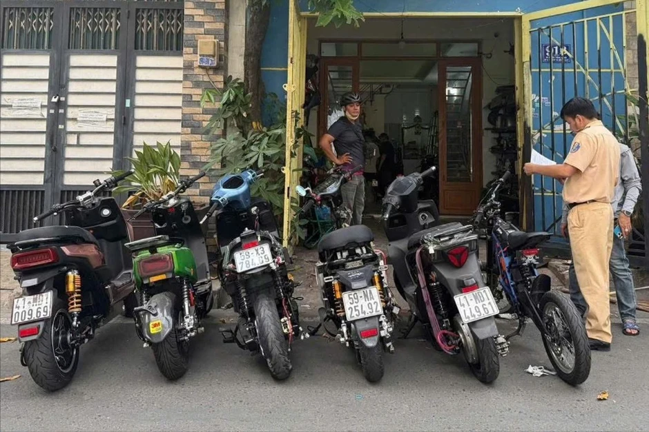 Phát hiện hơn 200 xe điện không rõ nguồn gốc tại cơ sở lắp ráp ở TP.HCM Phát hiện hơn 200 xe điện không rõ nguồn gốc tại cơ sở lắp ráp ở TP.HCM