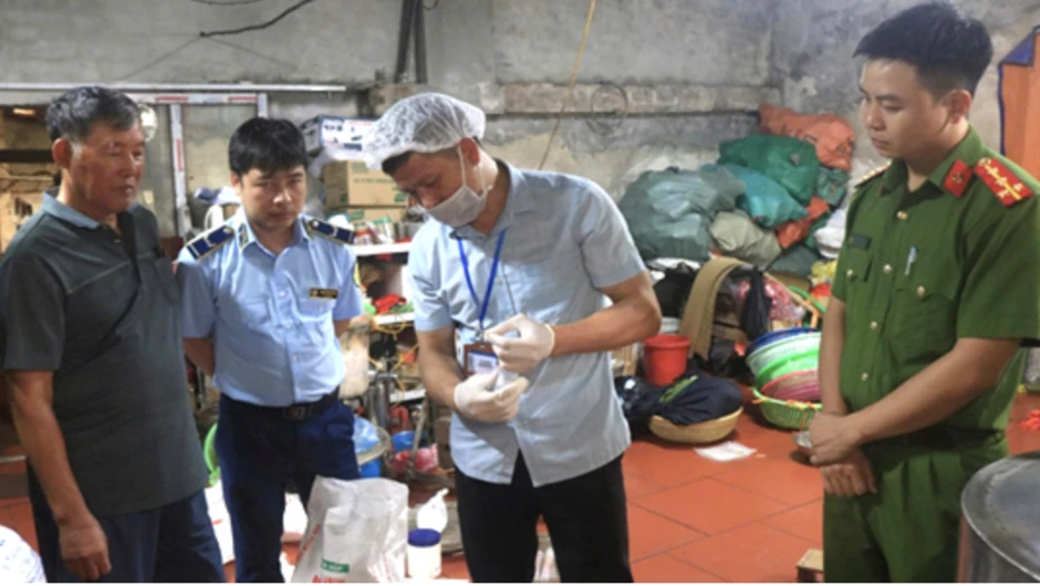 Phát hiện hơn 250kg giò, chả chứa chất cấm tại cơ sở Bảng An Phát hiện hơn 250kg giò, chả chứa chất cấm tại cơ sở Bảng An
