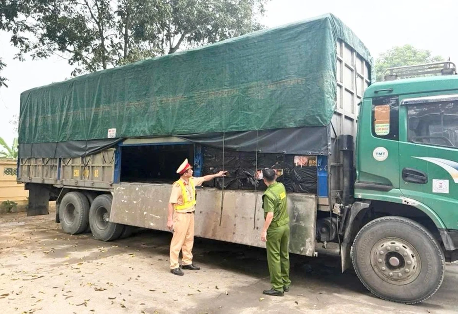 Phát hiện hơn 5 tấn lạp xưởng không rõ nguồn gốc chuẩn bị đưa về Hà Nội