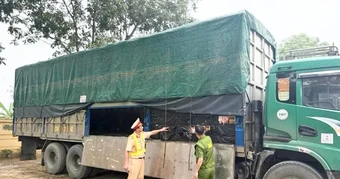 Phát hiện hơn 5 tấn lạp xưởng không rõ nguồn gốc chuẩn bị đưa về Hà Nội