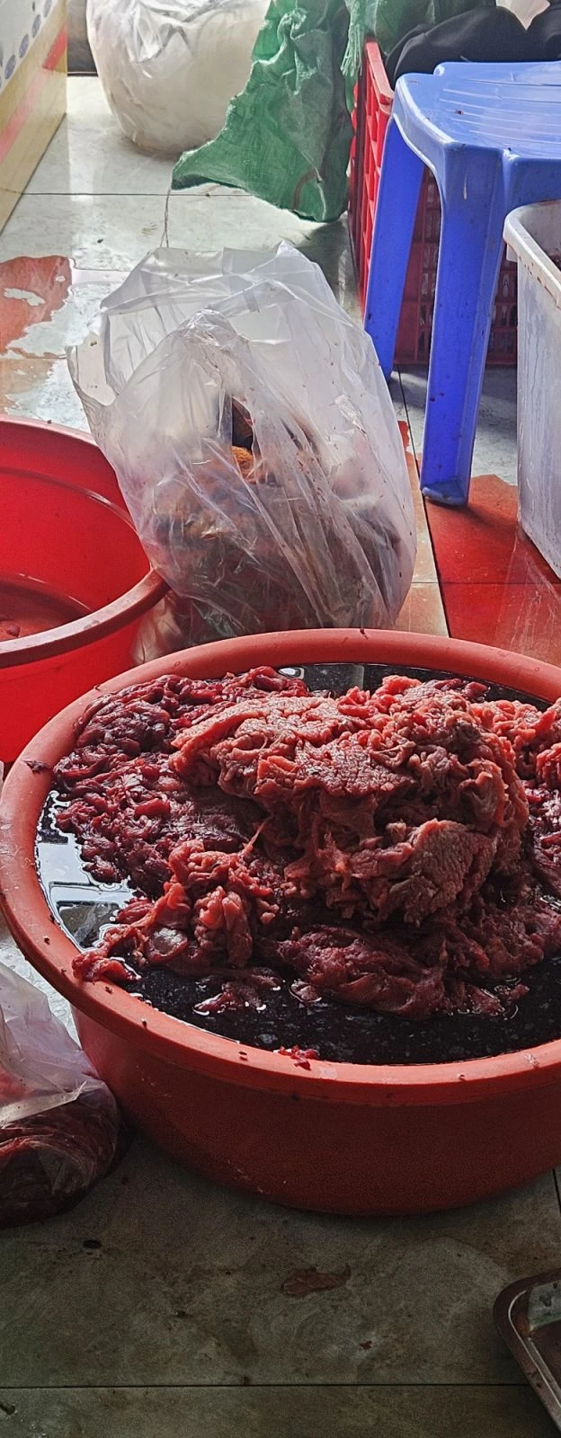Phát hiện hơn 65 tấn thịt bò giả, thịt ngâm hóa chất đã bán ra thị trường Phát hiện hơn 65 tấn thịt bò giả, thịt ngâm hóa chất đã bán ra thị trường