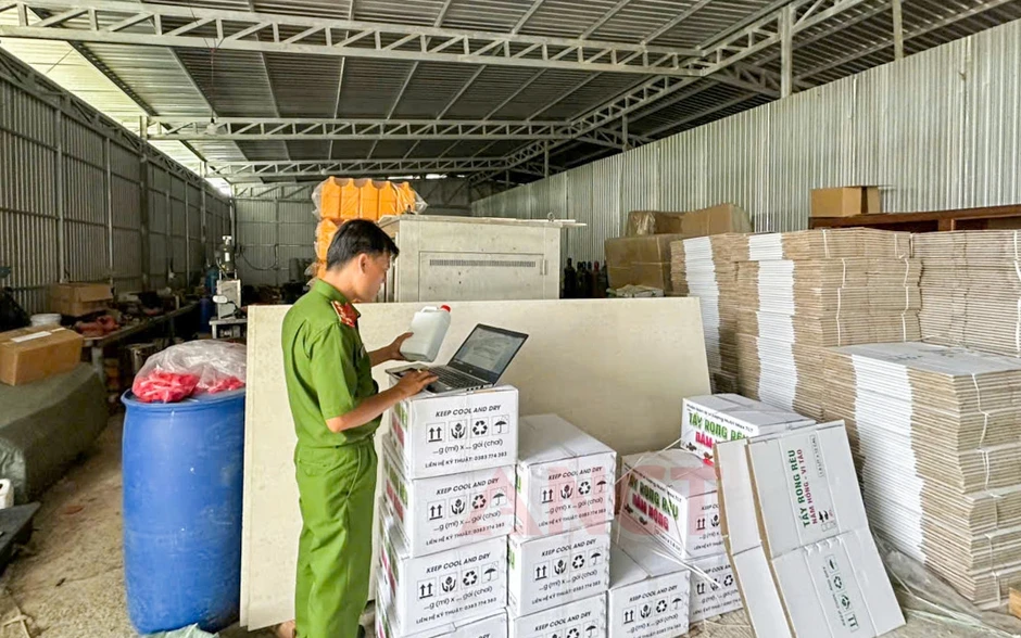 Phát hiện một cơ sở có dấu hiệu sản xuất phân bón trái phép ở Cần Thơ Phát hiện một cơ sở có dấu hiệu sản xuất phân bón trái phép ở Cần Thơ