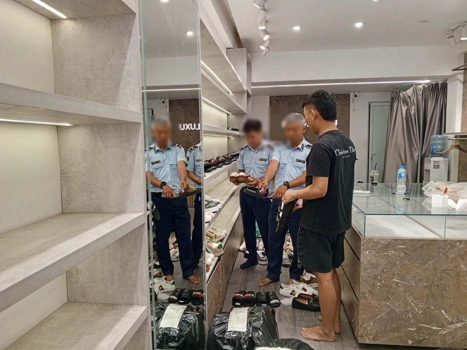 Phát hiện nhiều hàng hoá giả mạo thương hiệu nổi tiếng Phát hiện nhiều hàng hoá giả mạo thương hiệu nổi tiếng