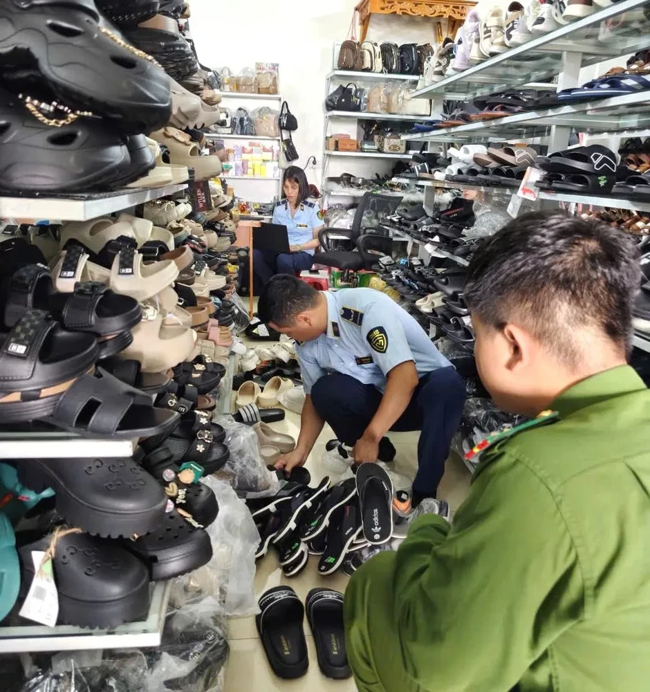 Phát hiện nhiều sản phẩm có dấu hiệu xâm phạm sở hữu trí tuệ tại Ninh Bình Phát hiện nhiều sản phẩm có dấu hiệu xâm phạm sở hữu trí tuệ tại Ninh Bình