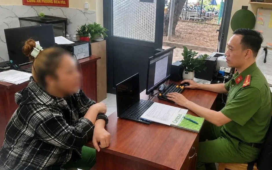 Phát hiện nhóm cho vay lãi nặng thu lợi bất chính hàng chục triệu đồng Phát hiện nhóm cho vay lãi nặng thu lợi bất chính hàng chục triệu đồng