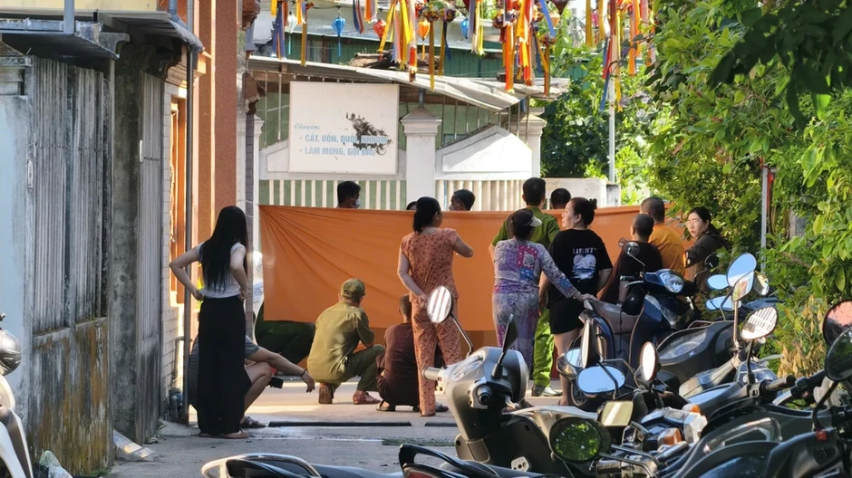Phát hiện thi thể bé gái sơ sinh trước cổng chùa Phát hiện thi thể bé gái sơ sinh trước cổng chùa
