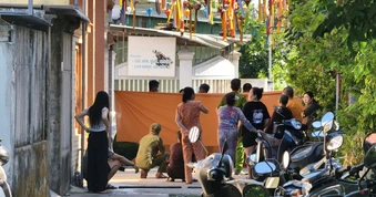 Phát hiện thi thể bé gái sơ sinh trước cổng chùa