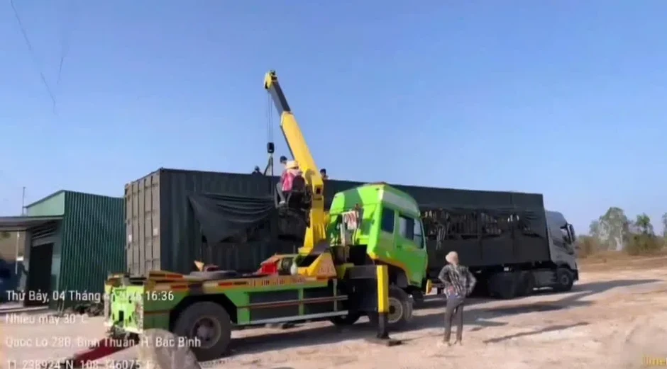 Phạt hơn 77 triệu đồng xe đầu kéo chở quá tải trên cao tốc Phạt hơn 77 triệu đồng xe đầu kéo chở quá tải trên cao tốc