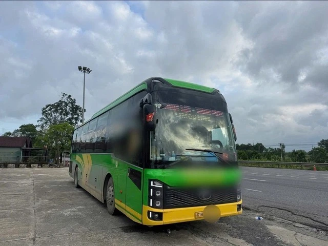 Phạt xe khách 153 triệu đồng vì chở vượt 28 người so với quy định Phạt xe khách 153 triệu đồng vì chở vượt 28 người so với quy định