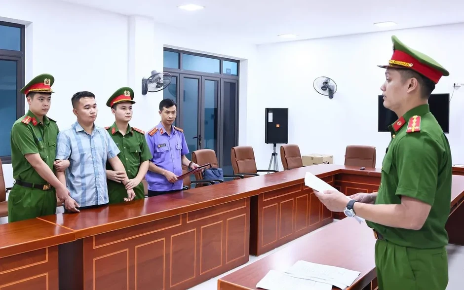 Phê chuẩn bắt khẩn cấp giáo viên vụ điểm thi Toán bất thường ở Tuyên Quang Phê chuẩn bắt khẩn cấp giáo viên vụ điểm thi Toán bất thường ở Tuyên Quang