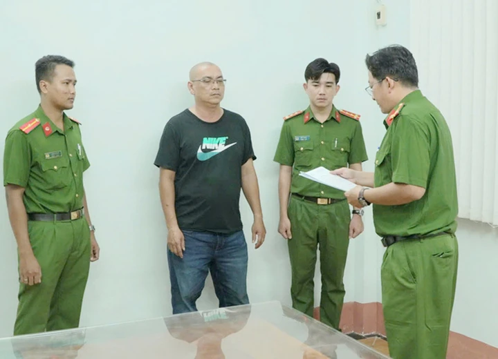 Phê chuẩn khởi tố thêm 7 người trong vụ khiêng quan tài diễu phố ở Sóc Trăng Phê chuẩn khởi tố thêm 7 người trong vụ khiêng quan tài diễu phố ở Sóc Trăng