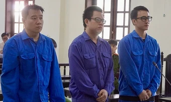 Phó bí thư Đoàn bán hàng trăm 'giấy xác nhận công tác xã hội' khống
