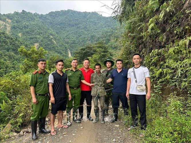 Phối hợp bắt giữ đối tượng có lệnh truy nã về tội giết người Phối hợp bắt giữ đối tượng có lệnh truy nã về tội giết người