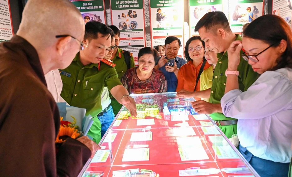 Phòng Cảnh sát ma túy phối hợp xây dựng phường Chánh Hưng không ma túy Phòng Cảnh sát ma túy phối hợp xây dựng phường Chánh Hưng không ma túy
