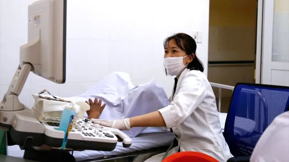 Phụ nữ độc thân sinh con bằng thụ tinh trong ống nghiệm: Đảm bảo quyền lợi cho mẹ và trẻ Phụ nữ độc thân sinh con bằng thụ tinh trong ống nghiệm: Đảm bảo quyền lợi cho mẹ và trẻ