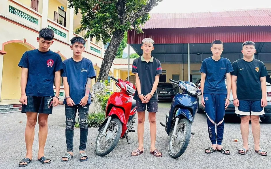 Phú Thọ: Bắt giữ nhóm thanh thiếu niên mang hung khí chống đối lực lượng chức năng Phú Thọ: Bắt giữ nhóm thanh thiếu niên mang hung khí chống đối lực lượng chức năng
