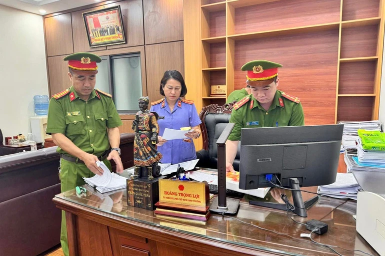 Phú Thọ: Bắt Phó Chủ tịch Ủy ban nhân dân phường Phúc Yên do liên quan đường dây tội phạm Phú Thọ: Bắt Phó Chủ tịch Ủy ban nhân dân phường Phúc Yên do liên quan đường dây tội phạm