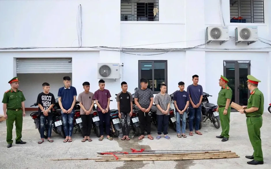 Phú Thọ: Hẹn đánh nhau qua TikTok, 10 thanh thiếu niên bị khởi tố Phú Thọ: Hẹn đánh nhau qua TikTok, 10 thanh thiếu niên bị khởi tố