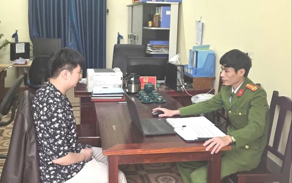 Phú Thọ: Làm rõ nam thanh niên lừa nhiều sư thầy, sư cô đi du lịch Hàn Quốc Phú Thọ: Làm rõ nam thanh niên lừa nhiều sư thầy, sư cô đi du lịch Hàn Quốc
