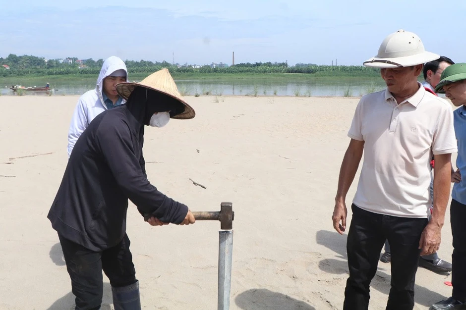 Phú Thọ minh bạch trong xác định mốc giới mỏ cát trên sông Hồng Phú Thọ minh bạch trong xác định mốc giới mỏ cát trên sông Hồng