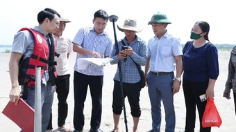 Phú Thọ minh bạch trong xác định mốc giới mỏ cát trên sông Hồng