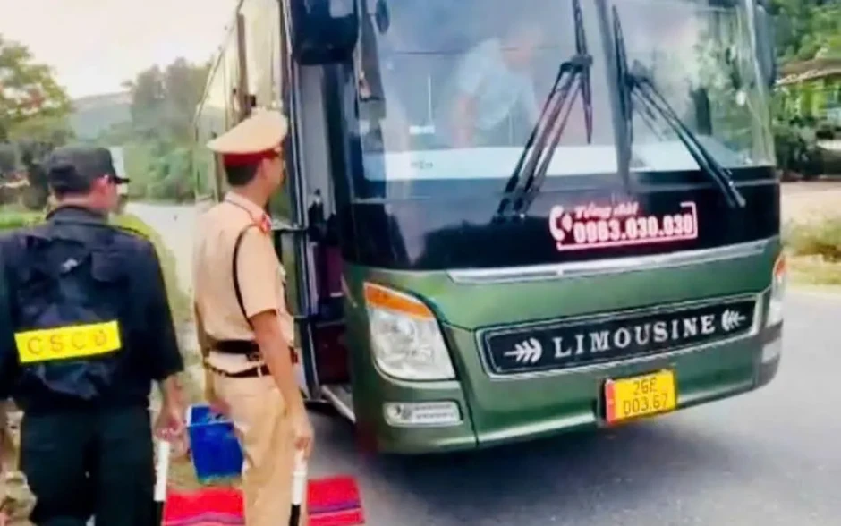 Phú Thọ: Phát hiện 3 xe khách chở người quá quy định Phú Thọ: Phát hiện 3 xe khách chở người quá quy định