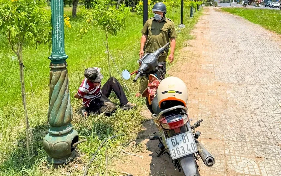 Phục kích bắt khẩn cấp kẻ chuyên dùng dụng cụ chuyên dụng cắt trộm dây cáp điện