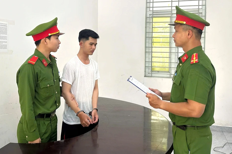 Quản lý quán nhậu “thụt két” gần 900 triệu đồng của chủ Quản lý quán nhậu “thụt két” gần 900 triệu đồng của chủ