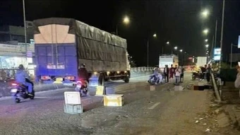Quảng Ngãi: 3 cha con đi xe máy thương vong sau vụ va chạm giao thông với xe tải