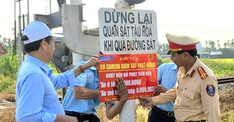 Quảng Ngãi cảnh báo sẽ phạt nguội khi vượt đèn đỏ qua đường sắt