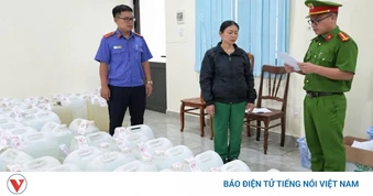 Quảng Ngãi: Khởi tố người phụ nữ pha cồn công nghiệp với nước lã làm rượu giả