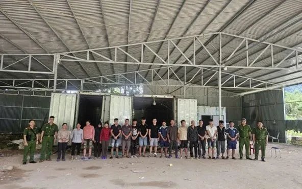 Quảng Ninh: Khởi tố 18 bị can trong đường dây buôn lậu chân giò Quảng Ninh: Khởi tố 18 bị can trong đường dây buôn lậu chân giò