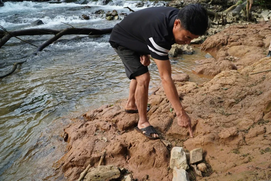 Quảng Trị: Nhân viên khu du lịch phát hiện quả bom bi ở bờ suối Quảng Trị: Nhân viên khu du lịch phát hiện quả bom bi ở bờ suối