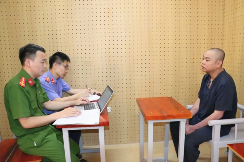 Quay lén quá trình làm việc của CSGT để tống tiền