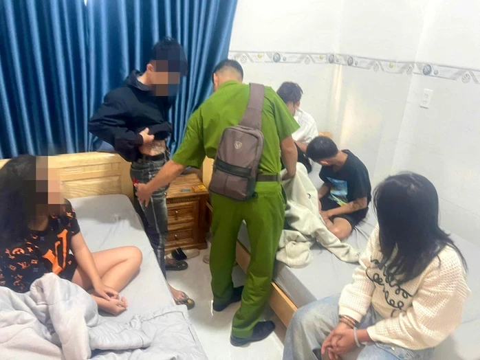Quen biết qua mạng xã hội, hai bé gái bị xâm hại tại nhà nghỉ Quen biết qua mạng xã hội, hai bé gái bị xâm hại tại nhà nghỉ