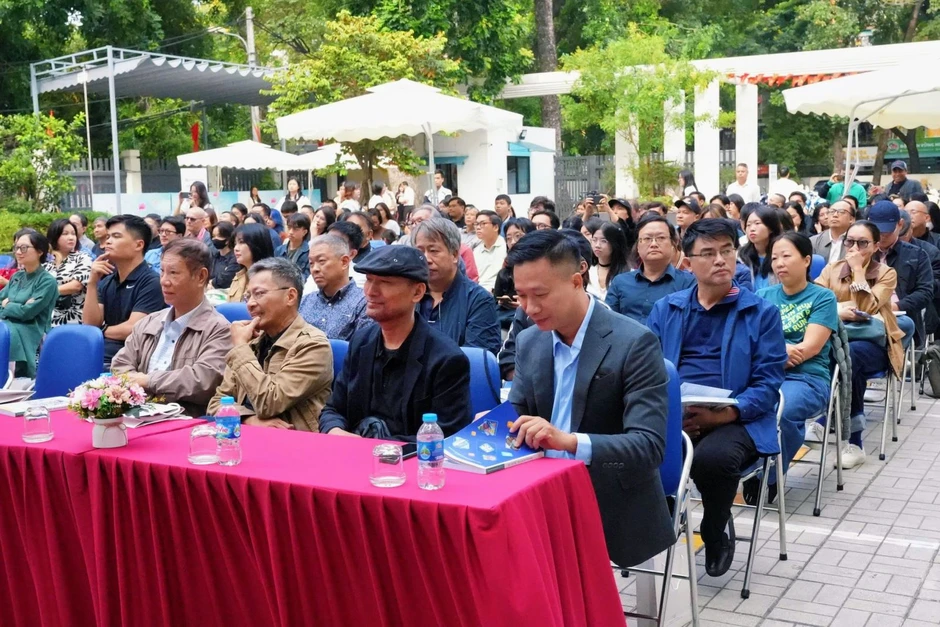 Ra mắt sách 'Khu tập thể – Tìm lại giấc mơ thiên đường' Ra mắt sách 'Khu tập thể – Tìm lại giấc mơ thiên đường'