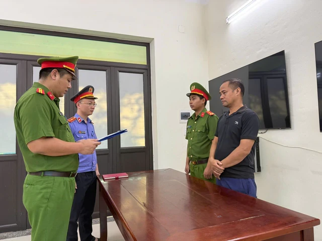 Ra quyết định khởi tố người bán thịt lợn Bùi Thị Hiền SN 1976 Ra quyết định khởi tố người bán thịt lợn Bùi Thị Hiền SN 1976