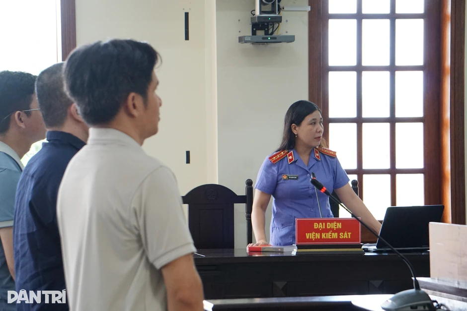 Ra tòa, cựu cán bộ thuế ở Cần Thơ đòi đổi kiểm sát viên Ra tòa, cựu cán bộ thuế ở Cần Thơ đòi đổi kiểm sát viên