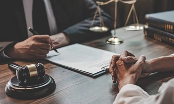 Ranh giới 'bảo vệ công lý' và đặc quyền bảo mật của luật sư với thân chủ
