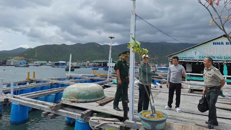 Sắc mầu biến hóa của những người "phụng công, thủ pháp" Sắc mầu biến hóa của những người "phụng công, thủ pháp"