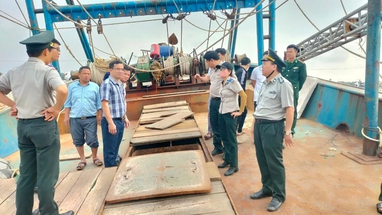 Sắc mầu biến hóa của những người "phụng công, thủ pháp" Sắc mầu biến hóa của những người "phụng công, thủ pháp"