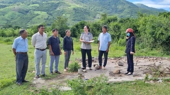 Sắc mầu biến hóa của những người "phụng công, thủ pháp"