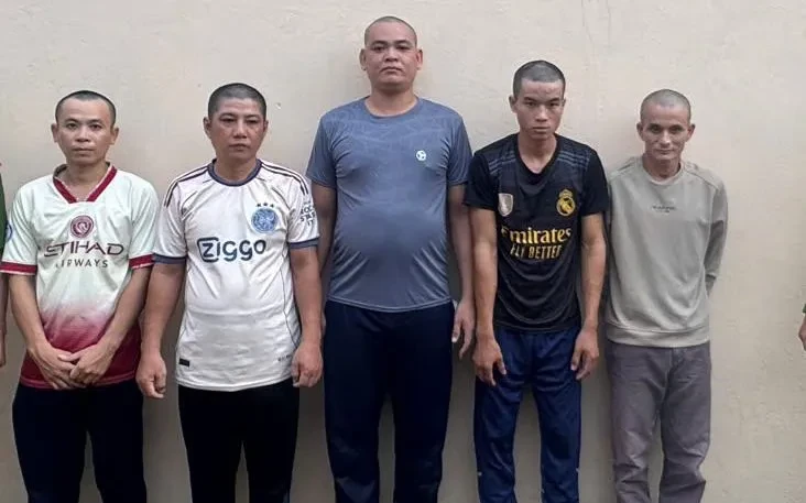 Săn voọc bạc trong rừng đặc dụng, 5 người bị khởi tố Săn voọc bạc trong rừng đặc dụng, 5 người bị khởi tố